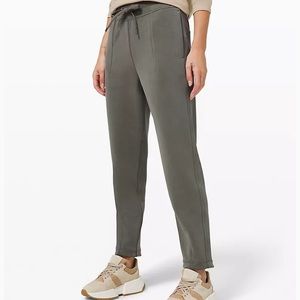 Lululemon high rise slim-fitting joggers